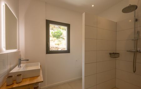 Rental House Ajaccio 7 Rooms 300 m² - Photo 5