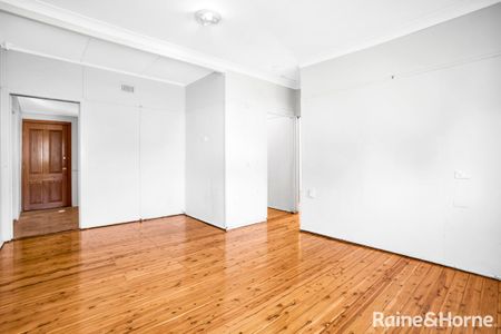 Well Presented & Centrally Located - Photo 4