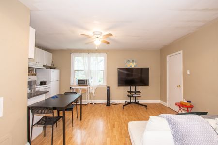 **ALL INCLUSIVE** 2 Bedroom Upper Unit in St. Catharines!! - Photo 2