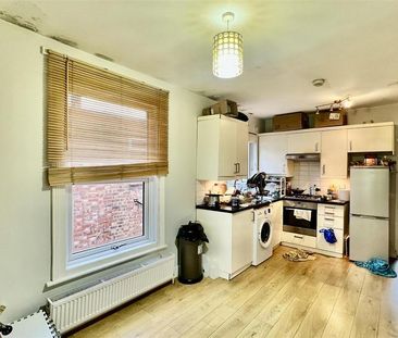 2 bedroom maisonette to rent - Photo 5