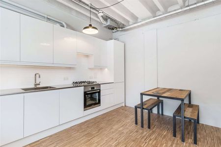 An ideal one bedroom apartment in a stylish converted warehouse. - Photo 5