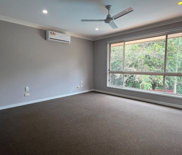 Family Home in Cul-De-Sac with a Pool - Photo 4