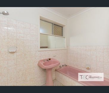 Charming & Convenient 3 x 1 Home in Dudley Park - Photo 3