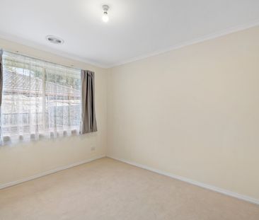 Low maintenance unit in exceptional location - Photo 4