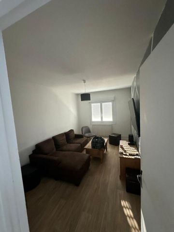 Joli appartement rénové dans immeuble calme - Photo 3