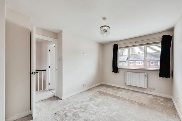 Manor Crescent - Photo 1