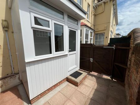 Flat For Rent Waverley Road, Southsea - Photo 5