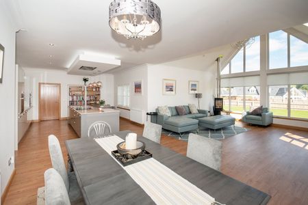 5 bedroom detached house to rent - Photo 4