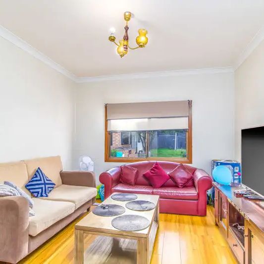 “Beautiful Home! Don't Miss out!” - Photo 1
