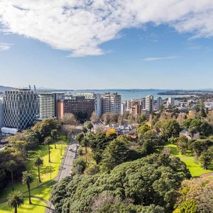 CITY, PARK AND SEA - Photo 2