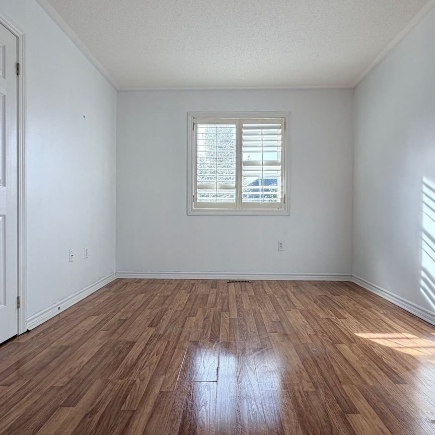 For Lease - 76 Sawmill Valley Drive, Newmarket, Ontario - Photo 1