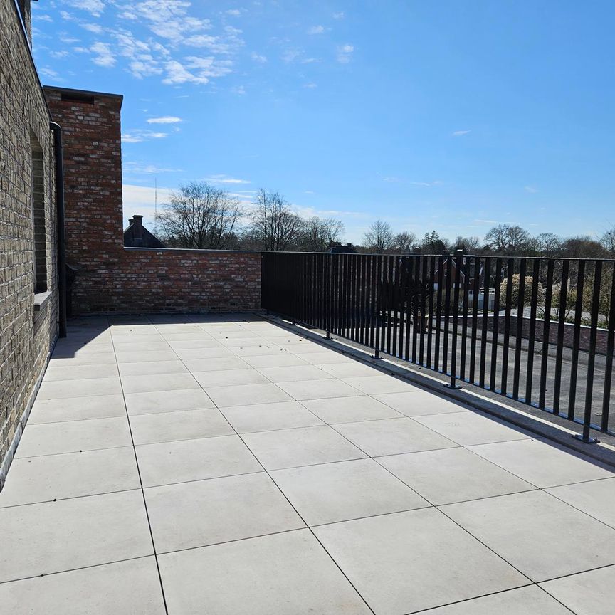 Gerenoveerd appartement, 2 slaapkamers en groot zonneterras - Photo 1