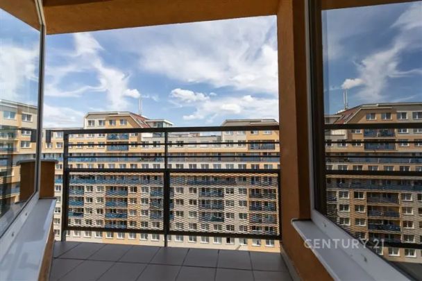 Pronájem bytu 1+kk, 37 m - Fotografie 1