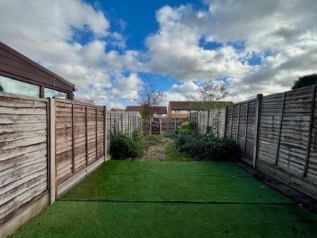 Old Oaks, Waltham Abbey, EN9 - Photo 3