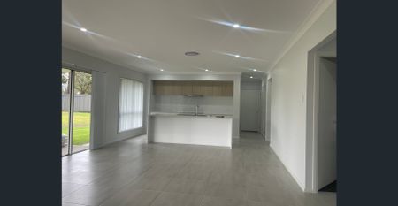 Brand new large 4 bedroom home in Thirlmere - Photo 3