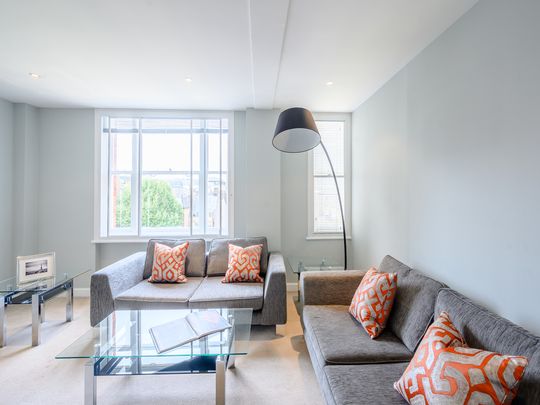 TWO BEDROOM, TO LET, HILLSTREET W1J - Photo 1