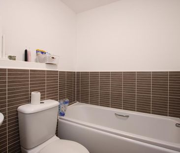 4 bedroom terraced house to rent - Photo 3