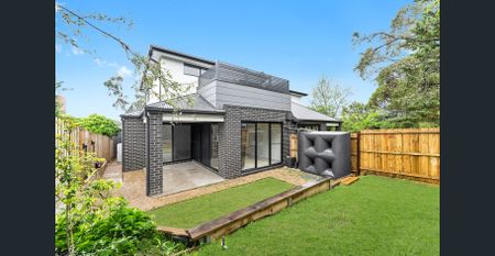 Luxury Living in a Prime Mount Waverley Location - Photo 4