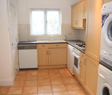 3 bedroom flat to rent - Photo 6