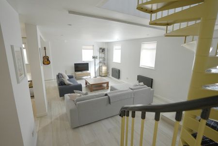 3 Bed Semi-Detached House, Burnt Ash Hill, SE12 - Photo 5