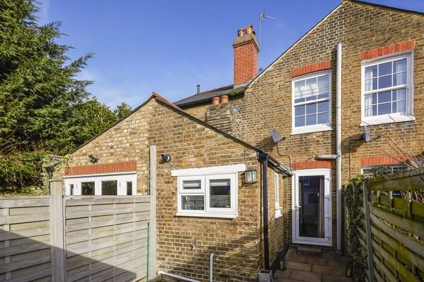 2 bedroom terraced house to rent - Photo 1