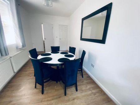 1 bedroom in a house share to rent - Photo 3