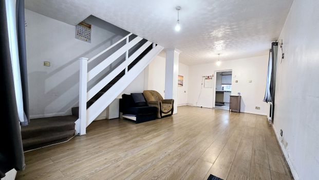 Collingwood Road, Sutton - Photo 1