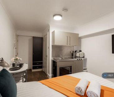 Studio to rent - Photo 2