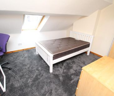 6 bedroom detached house to rent - Photo 3