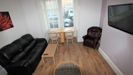 6 bedroom terraced house to rent - Photo 4