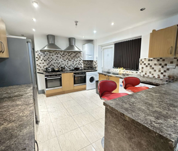 8 bedroom terraced house to rent - Photo 6
