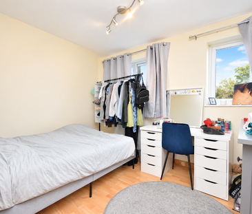 4 bedroom semi-detached house to rent - Photo 3