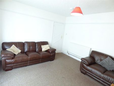 4 bedroom semi-detached house to rent - Photo 2