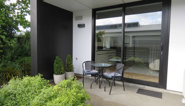 Spacious One Bedroom Apartment - Photo 1