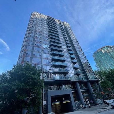 Spacious Apartment in High Rise Center of Downtown - Photo 3