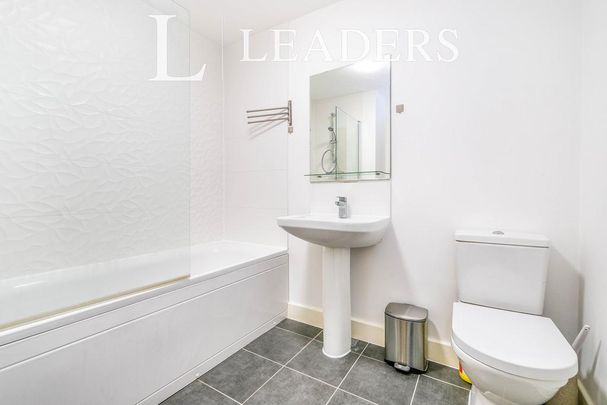 4 bedroom semi-detached house to rent - Photo 1