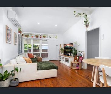 Prime Location Perfect for Family's or Couples - Photo 2