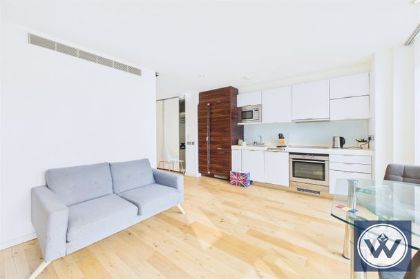 Apartment to Rent: Ontario Tower, E14 - Photo 1