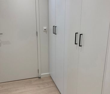 modern 1-slaapkamerappartement in hartje Kortrijk - Photo 2