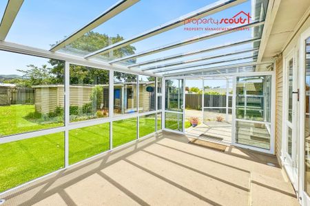 Spacious 4 Bedroom Family Home in Avalon - Photo 2