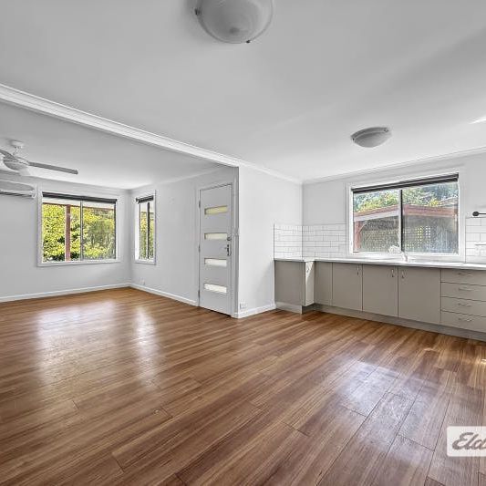 Neat home with separate studio - Photo 1