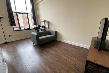 High Street - Photo 2