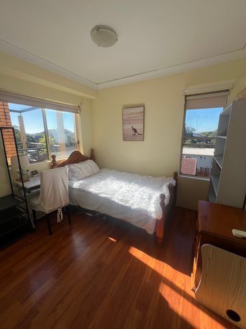 Strathfield - Photo 3