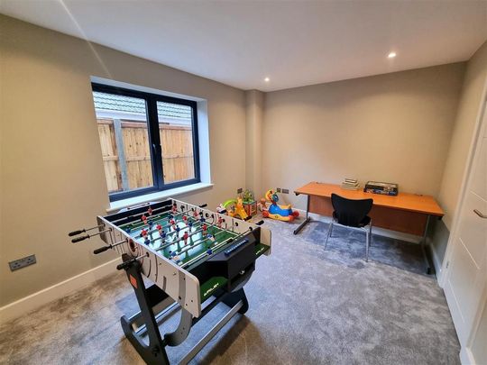 4 bedroom detached house to rent - Photo 1