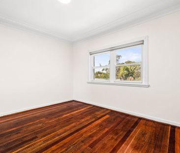 Charming Freestanding Home - Photo 5