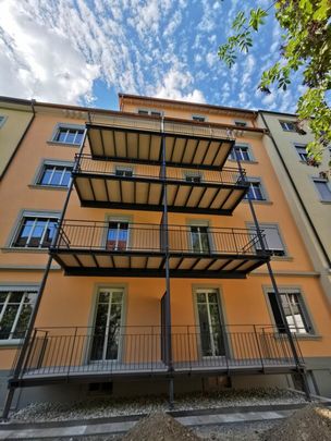 LOFT und renovierte 3.5-Zimmer-Altbauwohnung mit Balkon - Photo 1