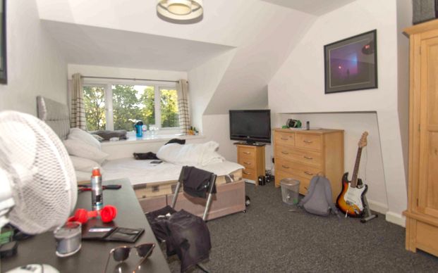 5 Bed - 152B Otley Road, Headingley, Leeds - LS16 5JX - Student - Photo 1