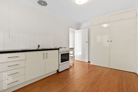 Studio flat in a sought-after locale - Photo 4