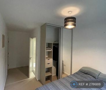 1 bedroom in a flat share to rent - Photo 3