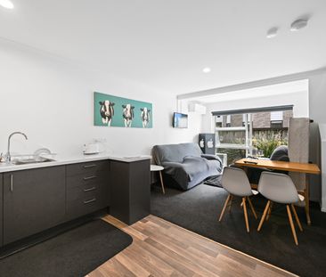 Modern, fully furnished, one bedroom studio room with your own kitc... - Photo 1